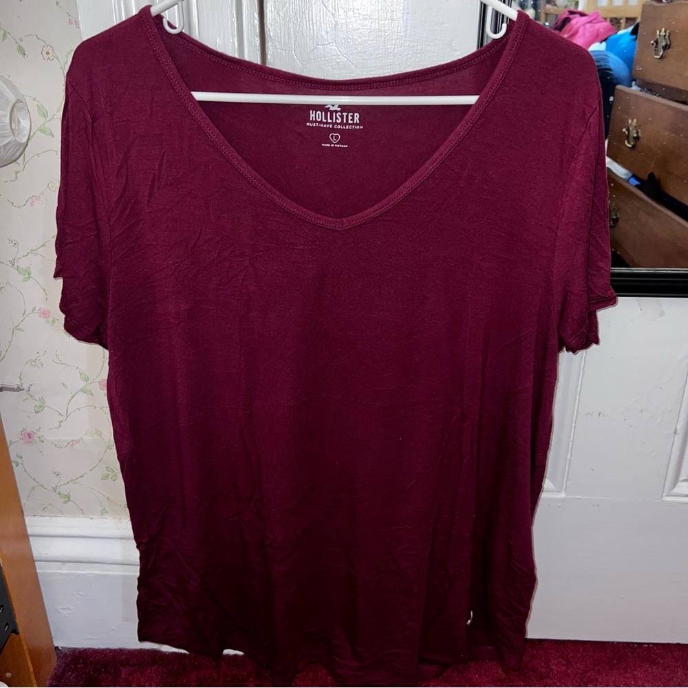 Hollister Easy Logo Icon V-Neck T-Shirt Burgundy Size L